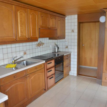 Grosse, Schoene Wohnung Im Gruenen Brig Exterior photo