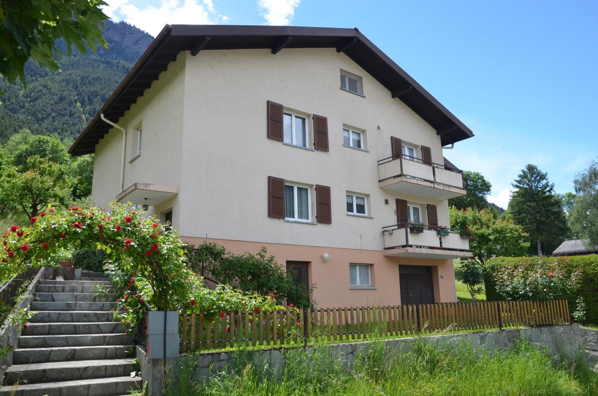 Grosse, Schoene Wohnung Im Gruenen Brig Exterior photo